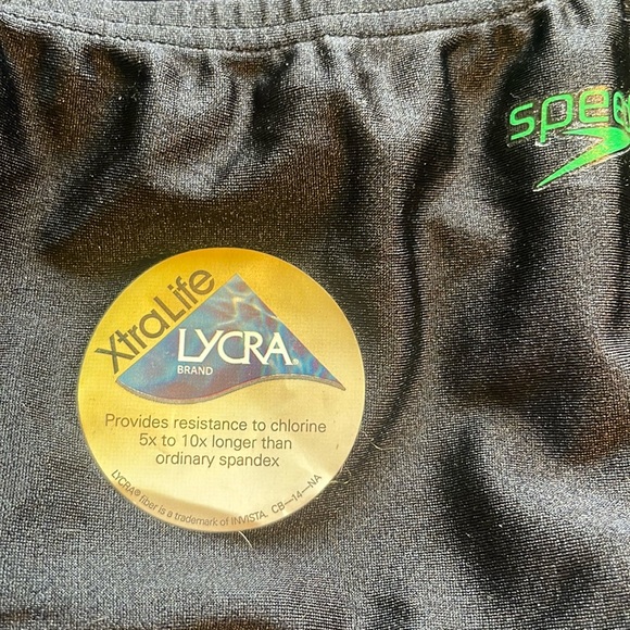 NWT Speedo - black and green speedo one piece swimsuit - size 14/40 - Picture 3 of 4